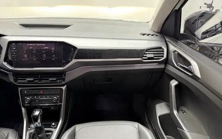 Volkswagen T-Cross I, 2023 год, 1 930 000 рублей, 17 фотография