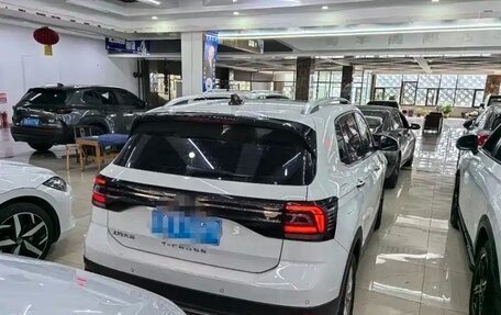 Volkswagen T-Cross I, 2021 год, 1 634 000 рублей, 6 фотография