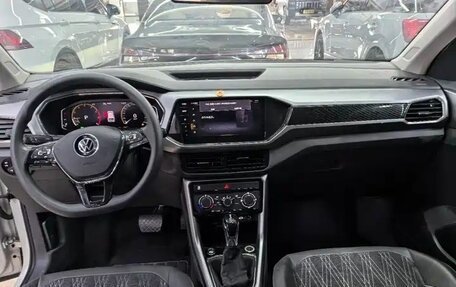 Volkswagen T-Cross I, 2021 год, 1 634 000 рублей, 9 фотография