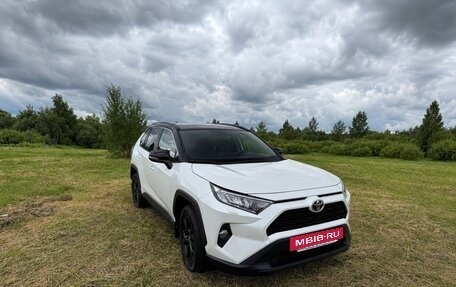 Toyota RAV4, 2021 год, 3 250 000 рублей, 7 фотография
