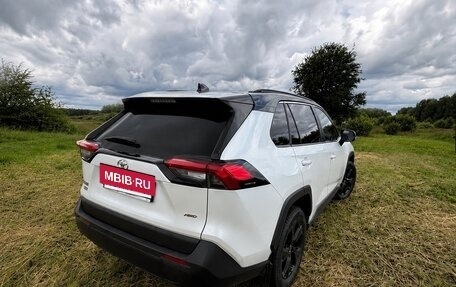 Toyota RAV4, 2021 год, 3 250 000 рублей, 5 фотография