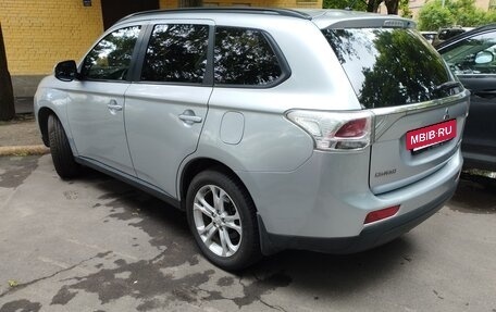 Mitsubishi Outlander III рестайлинг 3, 2012 год, 1 330 000 рублей, 2 фотография