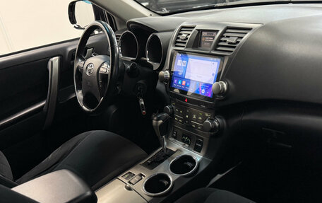 Toyota Highlander III, 2013 год, 1 999 000 рублей, 9 фотография