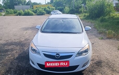 Opel Astra J, 2011 год, 790 000 рублей, 3 фотография
