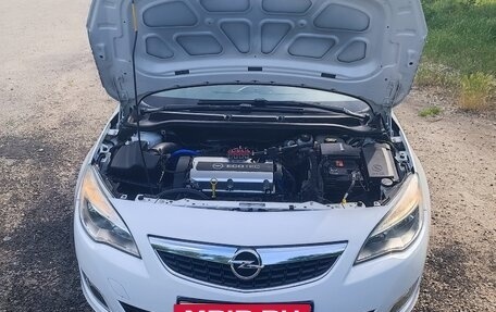 Opel Astra J, 2011 год, 790 000 рублей, 10 фотография