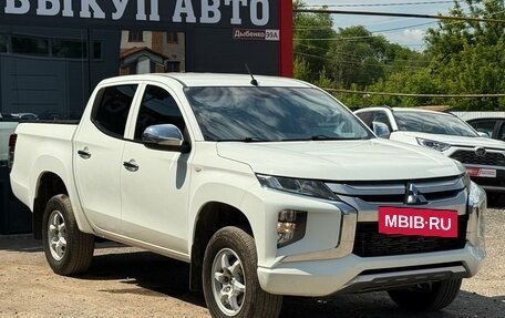Mitsubishi L200 IV рестайлинг, 2021 год, 2 450 000 рублей, 2 фотография