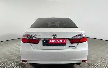 Toyota Camry, 2017 год, 1 900 000 рублей, 6 фотография