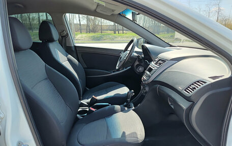 Hyundai Solaris II рестайлинг, 2015 год, 770 000 рублей, 11 фотография