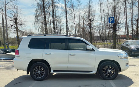 Toyota Land Cruiser 200, 2017 год, 5 750 000 рублей, 4 фотография