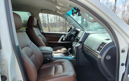 Toyota Land Cruiser 200, 2017 год, 5 750 000 рублей, 11 фотография