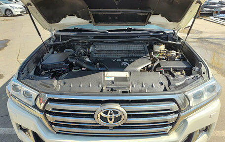Toyota Land Cruiser 200, 2017 год, 5 750 000 рублей, 9 фотография