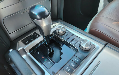 Toyota Land Cruiser 200, 2017 год, 5 750 000 рублей, 21 фотография