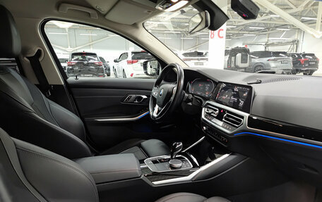 BMW 3 серия, 2021 год, 3 890 000 рублей, 15 фотография