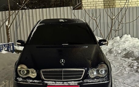 Mercedes-Benz C-Класс, 2003 год, 520 000 рублей, 1 фотография