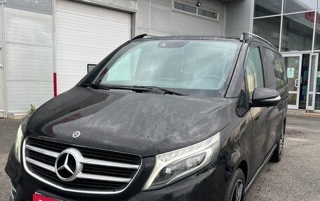 Mercedes-Benz V-Класс, 2017 год, 4 000 000 рублей, 1 фотография
