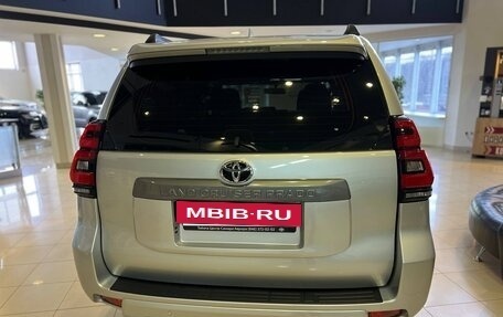 Toyota Land Cruiser Prado 150 рестайлинг 2, 2021 год, 6 200 000 рублей, 4 фотография