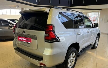 Toyota Land Cruiser Prado 150 рестайлинг 2, 2021 год, 6 200 000 рублей, 5 фотография