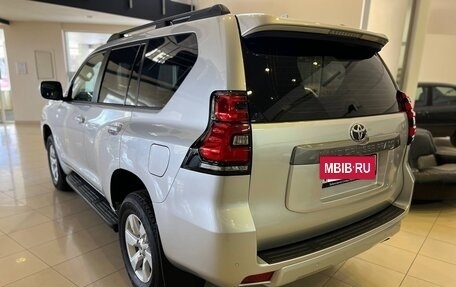 Toyota Land Cruiser Prado 150 рестайлинг 2, 2021 год, 6 200 000 рублей, 3 фотография