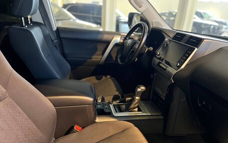Toyota Land Cruiser Prado 150 рестайлинг 2, 2021 год, 6 200 000 рублей, 9 фотография