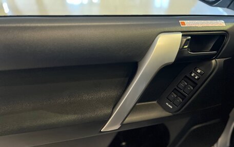 Toyota Land Cruiser Prado 150 рестайлинг 2, 2021 год, 6 200 000 рублей, 16 фотография