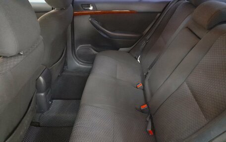 Toyota Avensis III рестайлинг, 2003 год, 799 000 рублей, 15 фотография
