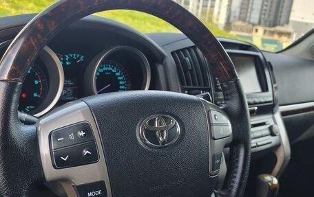 Toyota Land Cruiser 200, 2010 год, 3 860 000 рублей, 13 фотография