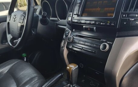 Toyota Land Cruiser 200, 2010 год, 3 860 000 рублей, 15 фотография