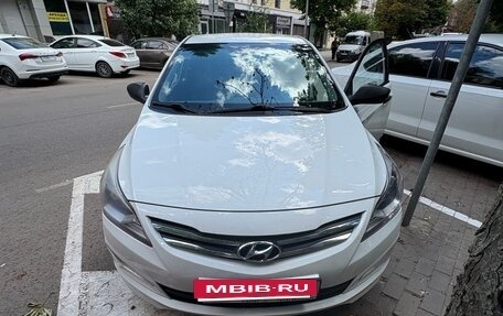 Hyundai Solaris II рестайлинг, 2015 год, 720 000 рублей, 2 фотография