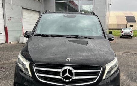 Mercedes-Benz V-Класс, 2017 год, 4 000 000 рублей, 2 фотография