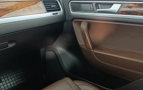 Volkswagen Touareg III, 2011 год, 1 890 000 рублей, 15 фотография