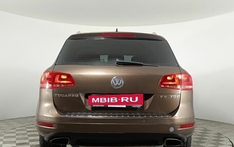 Volkswagen Touareg III, 2011 год, 1 890 000 рублей, 6 фотография