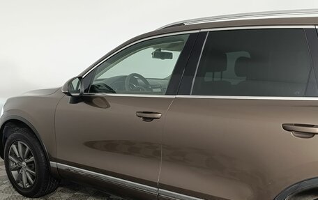 Volkswagen Touareg III, 2011 год, 1 890 000 рублей, 22 фотография