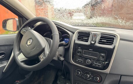 Renault Logan II, 2017 год, 380 000 рублей, 7 фотография