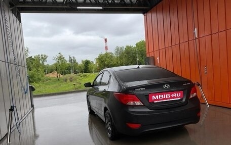 Hyundai Solaris II рестайлинг, 2013 год, 850 000 рублей, 2 фотография