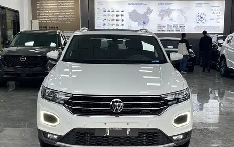 Volkswagen T-Roc I, 2021 год, 2 570 000 рублей, 2 фотография