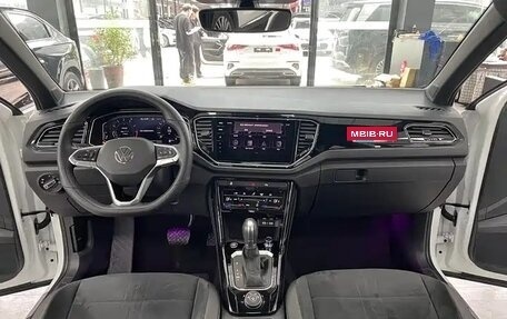Volkswagen T-Roc I, 2021 год, 2 570 000 рублей, 9 фотография