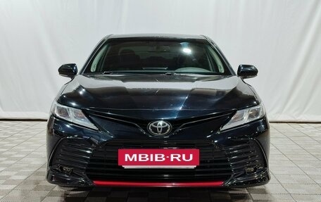 Toyota Camry, 2021 год, 3 300 000 рублей, 2 фотография