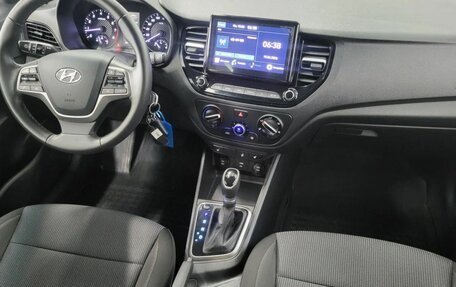 Hyundai Solaris II рестайлинг, 2021 год, 1 590 000 рублей, 19 фотография
