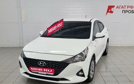 Hyundai Solaris II рестайлинг, 2021 год, 1 590 000 рублей, 4 фотография
