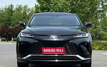 Toyota Venza, 2022 год, 4 102 000 рублей, 2 фотография
