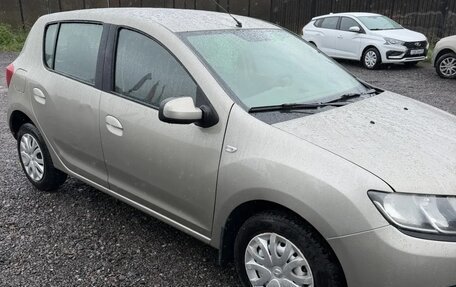 Renault Sandero II рестайлинг, 2016 год, 500 000 рублей, 2 фотография