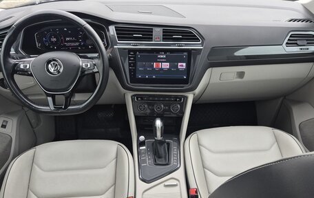 Volkswagen Tiguan II, 2019 год, 3 050 000 рублей, 19 фотография
