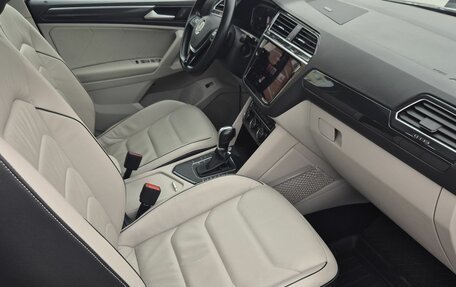 Volkswagen Tiguan II, 2019 год, 3 050 000 рублей, 20 фотография