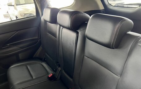 Mitsubishi Outlander III рестайлинг 3, 2013 год, 1 545 000 рублей, 12 фотография