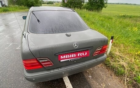 Mercedes-Benz E-Класс, 1995 год, 170 000 рублей, 4 фотография