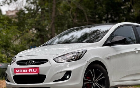 Hyundai Solaris II рестайлинг, 2011 год, 799 999 рублей, 2 фотография