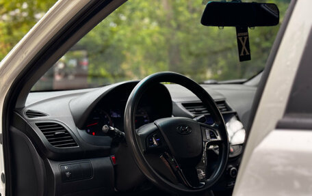 Hyundai Solaris II рестайлинг, 2011 год, 799 999 рублей, 19 фотография