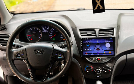 Hyundai Solaris II рестайлинг, 2011 год, 799 999 рублей, 22 фотография