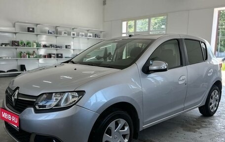 Renault Sandero II рестайлинг, 2017 год, 860 000 рублей, 1 фотография