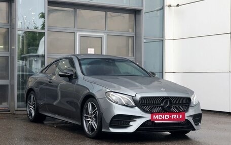 Mercedes-Benz E-Класс, 2019 год, 3 450 000 рублей, 3 фотография